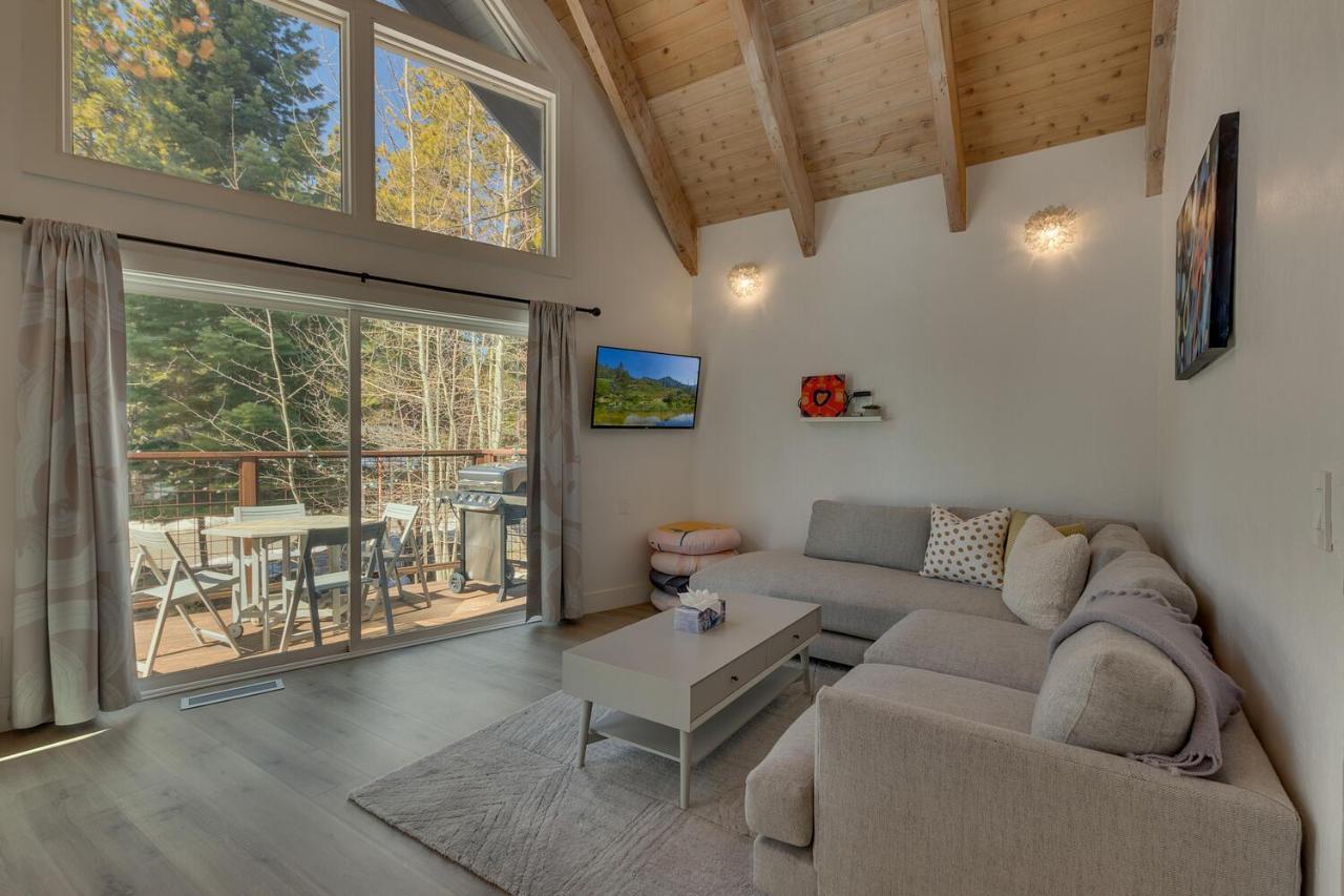 Moon Dune Chalet, Remodeled 3 Bedroom Cabin Plus Loft, Walk To Dining Tahoe Vista Exterior photo